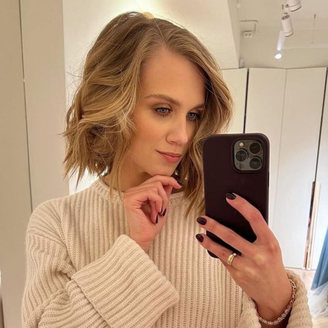 Kaczorowska włożyła dresową bluzę. Tylko spójrzcie na ten kolor